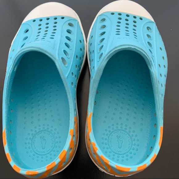 Native Shoes - Blue with Orange Chevron Diagonal Stripes - Picture 6 of 12